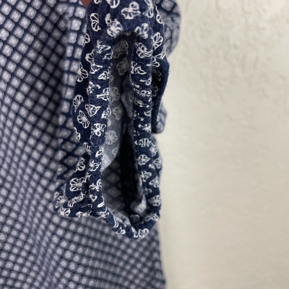 Sonoma lifestyle navy flowers v neck 3/4 sleeves blouse - Picture 5 of 6
